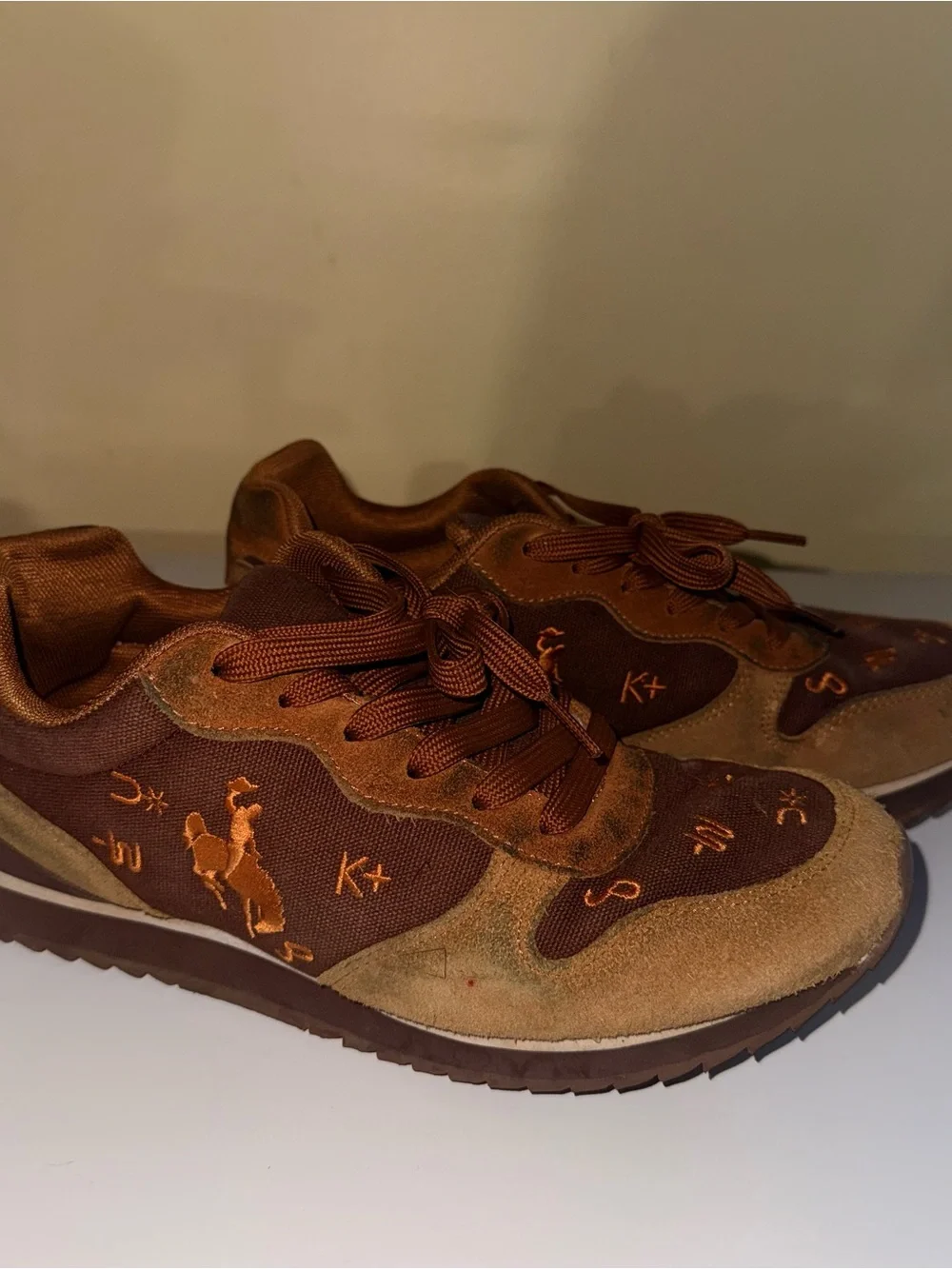 Pur Brown & Tan Sneakers with Embroidered Camel Motif